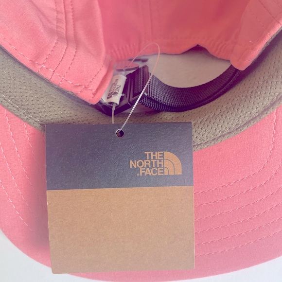 The NorthFace Marina Camp Hat. It has a classic look with a new technica… - Picture 4 of 7